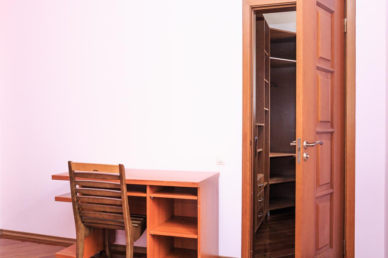 "European" Backpackers Hostel In Almaty Eksteriør bilde
