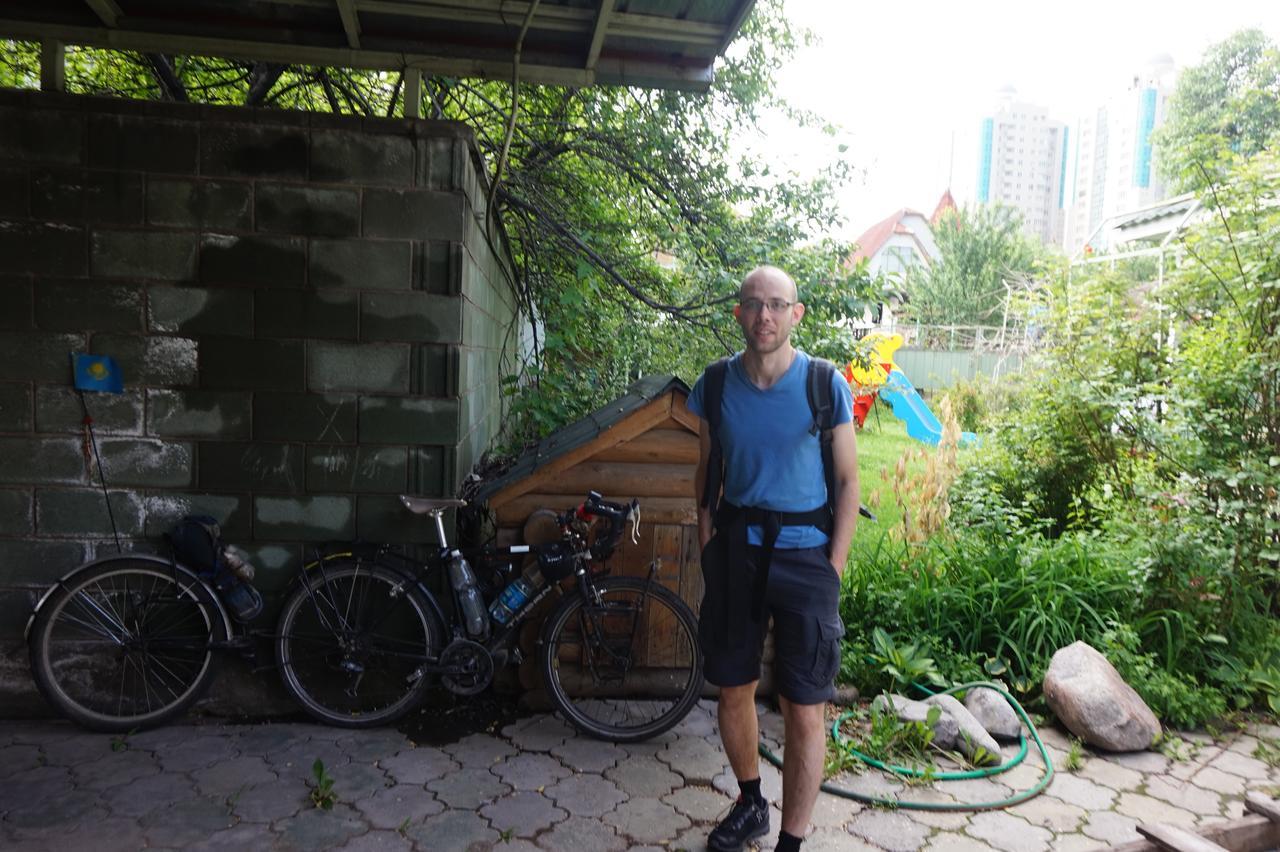 "European" Backpackers Hostel In Almaty Eksteriør bilde