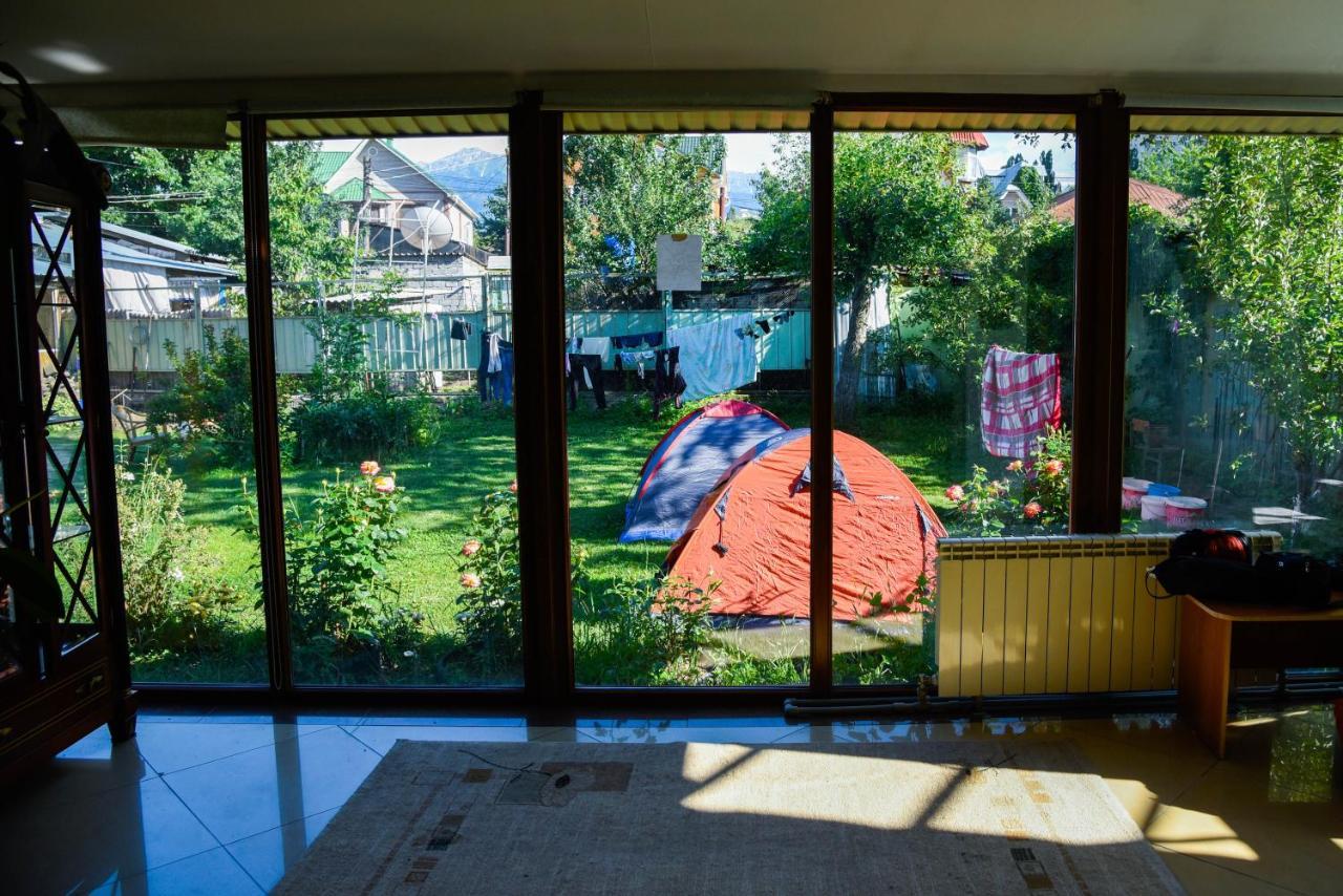 "European" Backpackers Hostel In Almaty Eksteriør bilde
