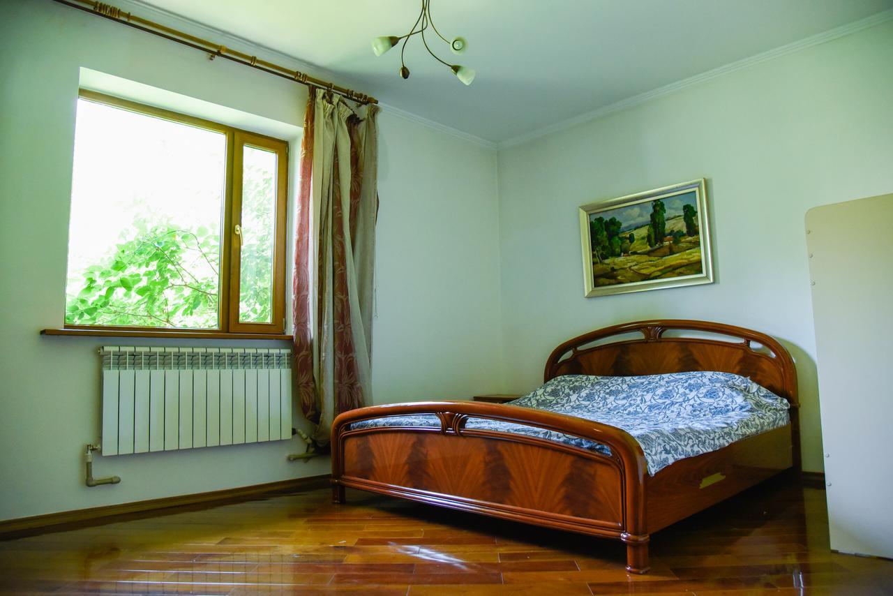"European" Backpackers Hostel In Almaty Eksteriør bilde
