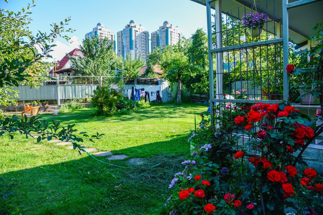 "European" Backpackers Hostel In Almaty Eksteriør bilde