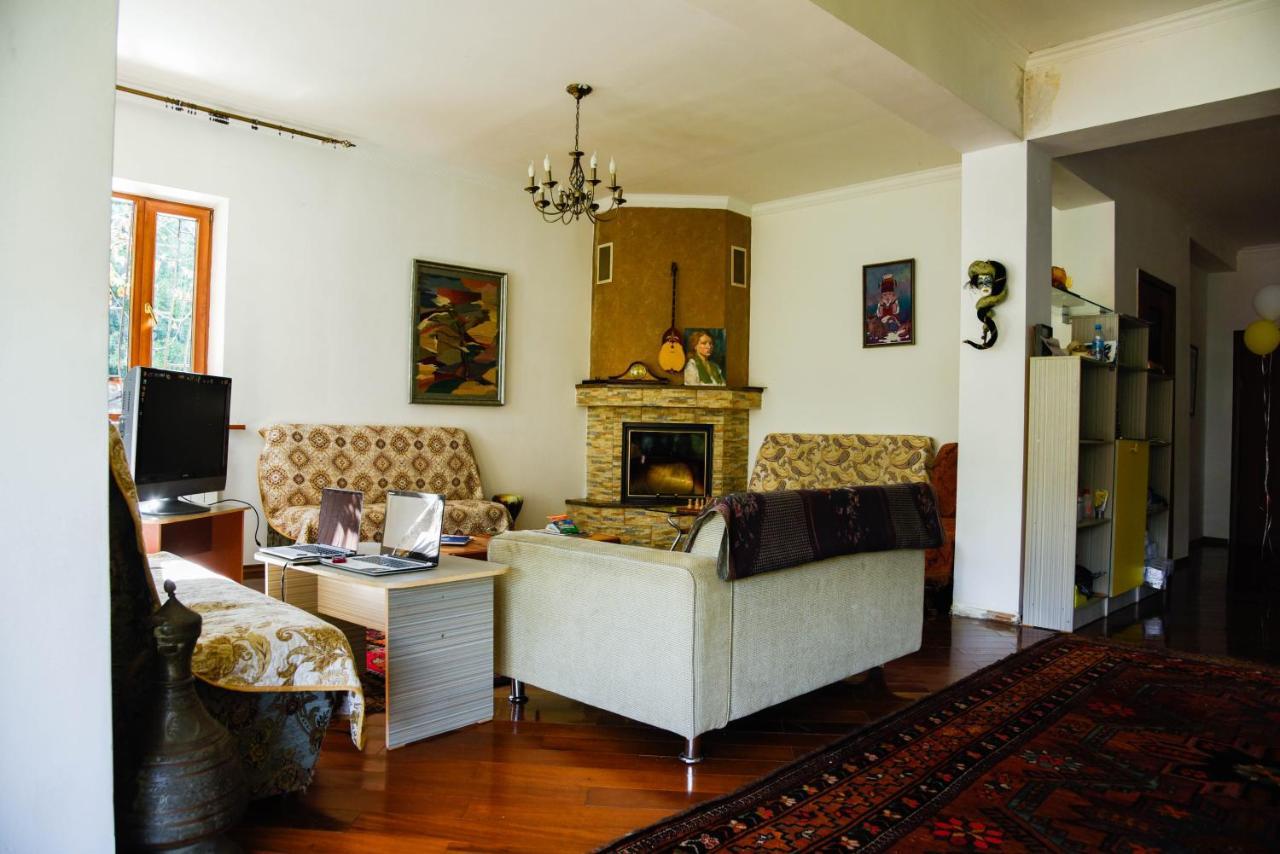 "European" Backpackers Hostel In Almaty Eksteriør bilde