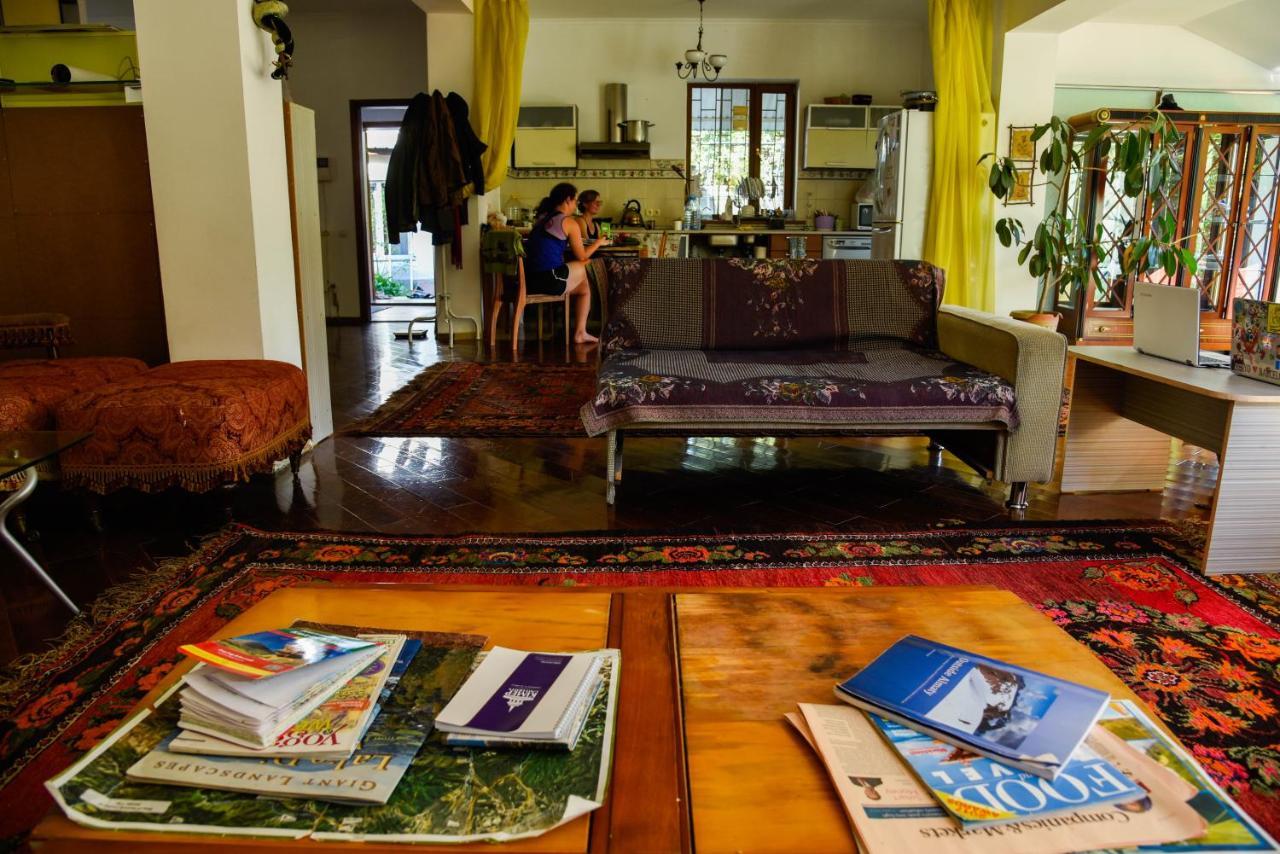 "European" Backpackers Hostel In Almaty Eksteriør bilde