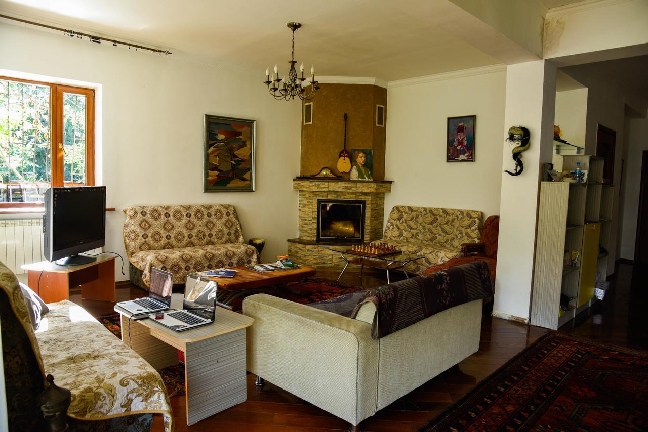 "European" Backpackers Hostel In Almaty Eksteriør bilde