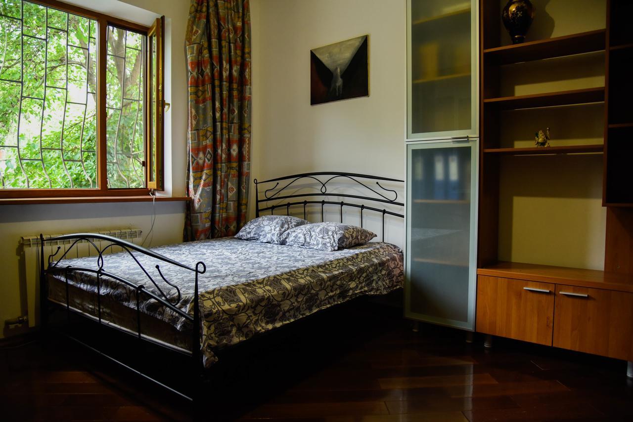 "European" Backpackers Hostel In Almaty Eksteriør bilde
