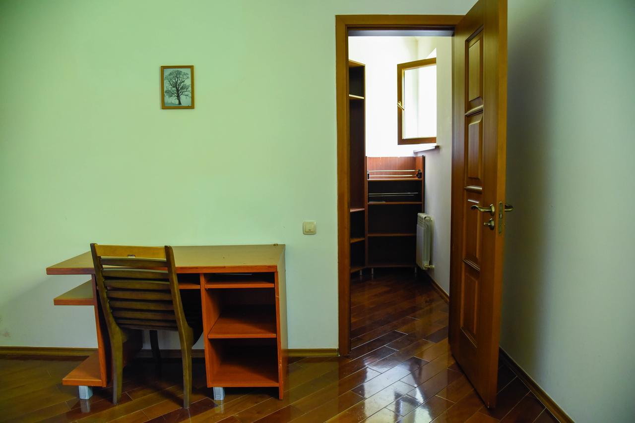 "European" Backpackers Hostel In Almaty Eksteriør bilde