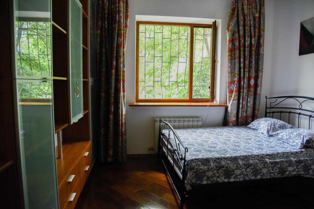 "European" Backpackers Hostel In Almaty Eksteriør bilde