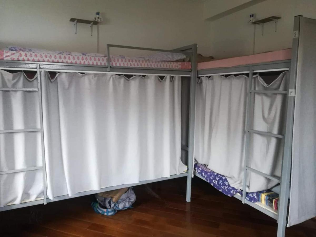 "European" Backpackers Hostel In Almaty Rom bilde